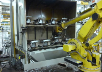 A buffering robot selects a cooled casting for transfer